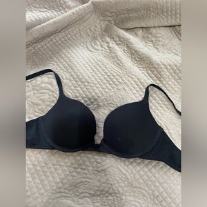 So black push-up bra